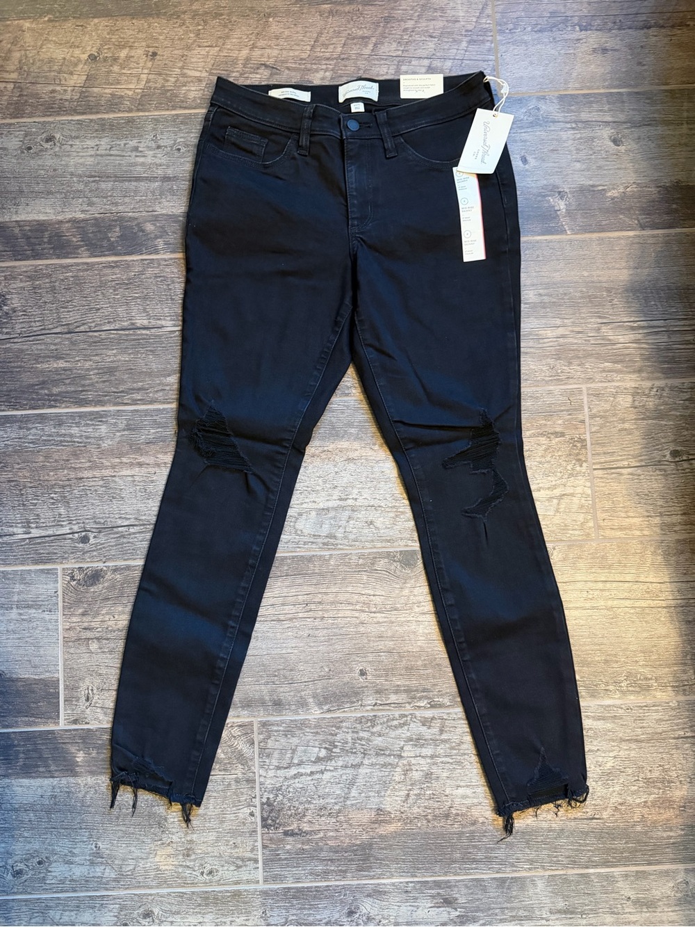 Universal Thread Black Ripped Skinny Jeans with Frayed Ankles